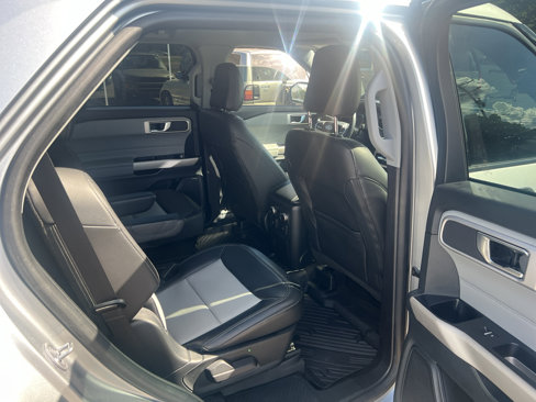 Used 2022 Ford Explorer XLT w/ Equipment Group 202A image 14