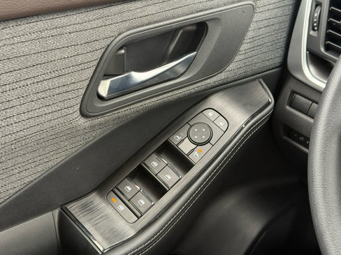 Used 2023 Nissan Rogue SV image 28