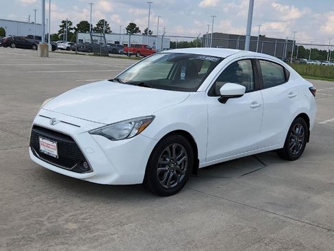 Used 2020 Toyota Yaris LE image 3