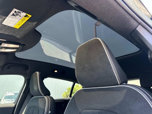 Certified 2022 Volvo C40 P8 Recharge Ultimate image 30