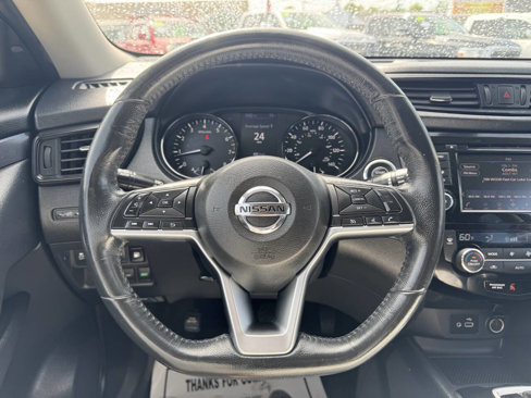 Used 2019 Nissan Rogue SV image 18
