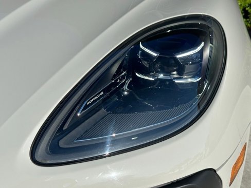 Used 2022 Porsche Macan image 9
