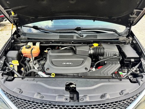 Used 2017 Chrysler Pacifica Touring image 8