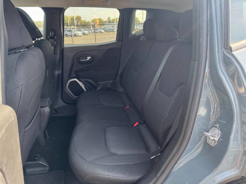 Used 2017 Jeep Renegade Latitude image 5