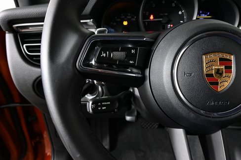 Certified 2022 Porsche Macan image 10