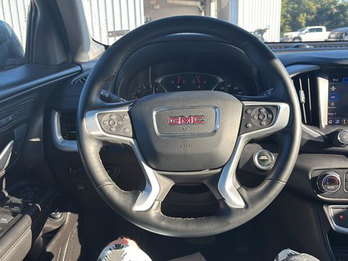 Used 2024 GMC Terrain SLT image 25