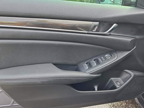 Used 2019 Honda Accord Sport image 12