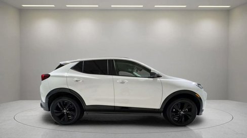 Used 2024 Buick Encore GX Sport Touring image 2