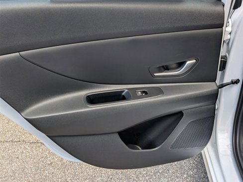 New 2025 Hyundai Elantra SE image 25