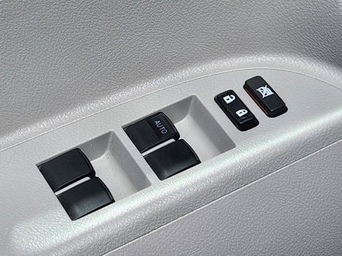Used 2013 Toyota Highlander Limited image 11