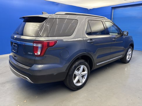 Used 2017 Ford Explorer XLT w/ Equipment Group 202A image 7
