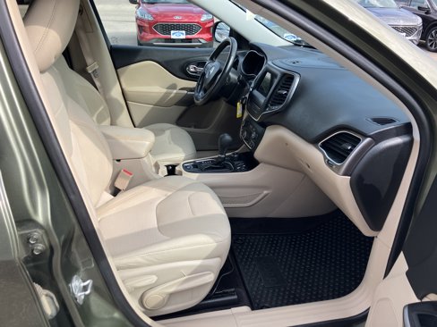 Used 2019 Jeep Cherokee Latitude w/ Cold Weather Group image 14