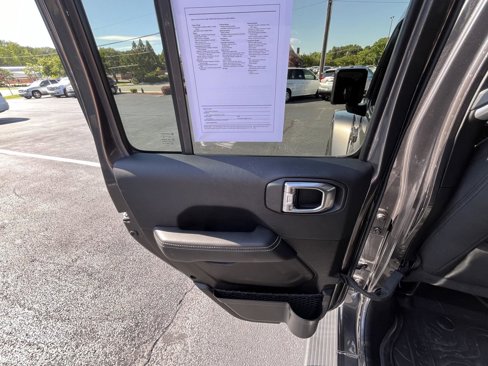 Used 2021 Jeep Gladiator Overland w/ Cold Weather Group image 15