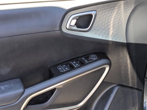 Used 2022 Kia Soul LX w/ Technology Package image 11