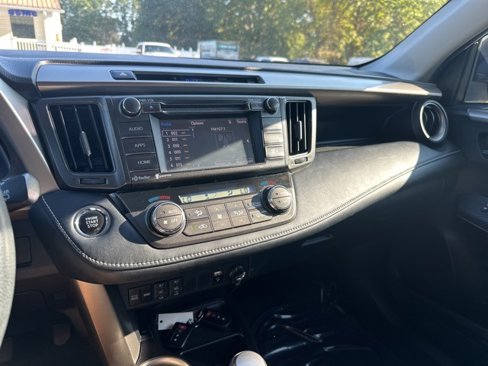 Used 2015 Toyota RAV4 Limited image 16