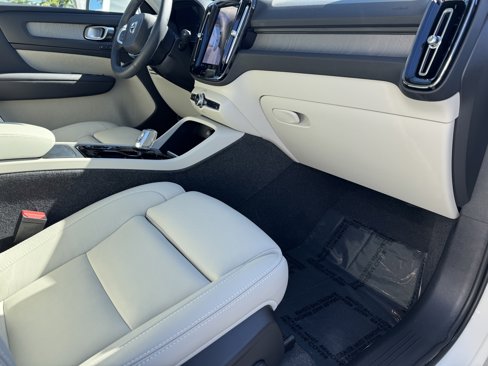 Certified 2024 Volvo XC40 B5 Plus image 11