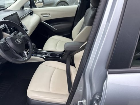 Used 2022 Toyota Corolla Cross XLE image 13
