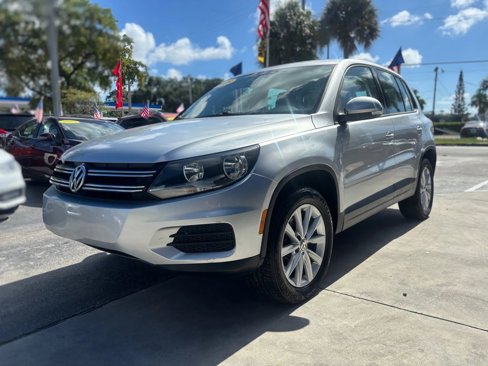 Used 2018 Volkswagen Tiguan Limited w/ Alloy Wheels Package image 9