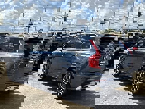 Used 2018 Volvo XC90 T5 Momentum w/ Convenience Package image 3