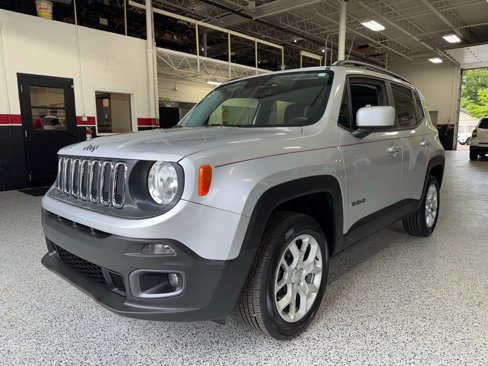 Used 2017 Jeep Renegade Latitude w/ Popular Equipment Group image 5