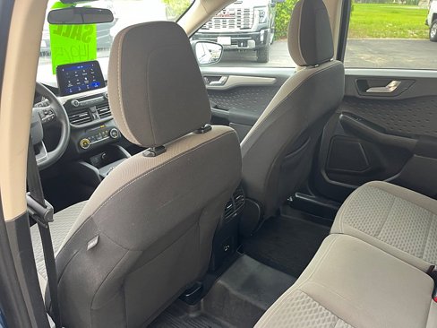 Used 2020 Ford Escape SE image 16