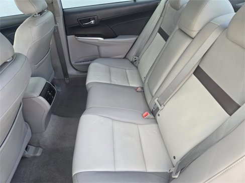 Used 2014 Toyota Camry XLE image 11