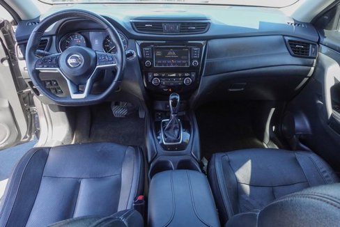Used 2019 Nissan Rogue SL w/ Premium Package image 3