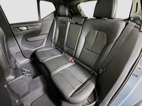 Used 2020 Volvo XC40 T5 Momentum image 23