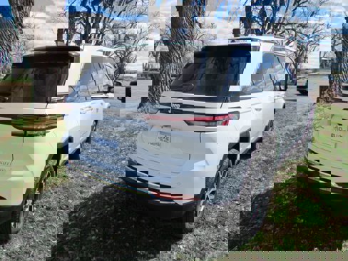 New 2025 Jeep Grand Cherokee Limited w/ Trailer Tow Package image 8