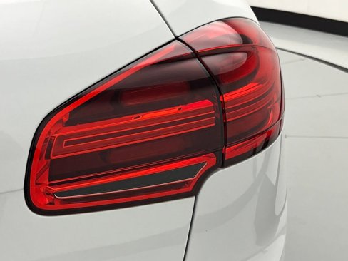 Used 2015 Porsche Cayenne S image 51