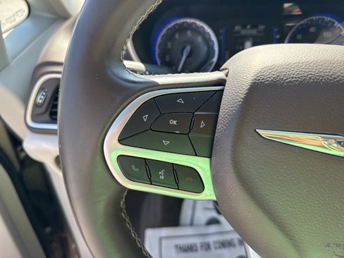 Used 2017 Chrysler Pacifica Touring-L image 16