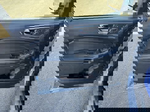 Used 2024 Ford Edge Titanium image 7