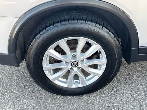Used 2018 Nissan Rogue SV image 40