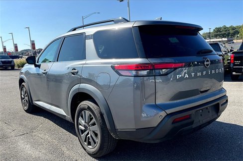 Used 2022 Nissan Pathfinder SV image 3
