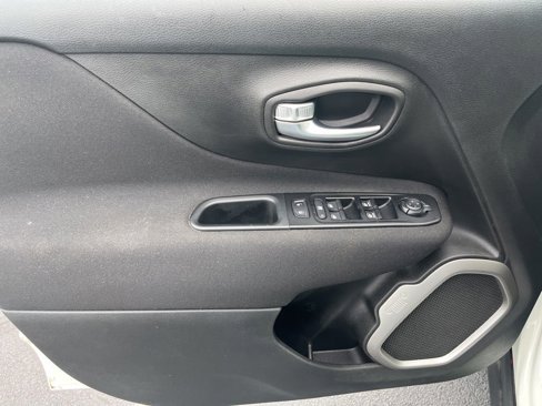 Used 2021 Jeep Renegade Latitude image 13