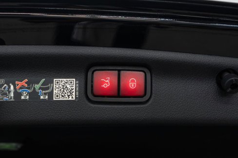 Used 2025 Mercedes-Benz C 300 4MATIC Sedan image 36