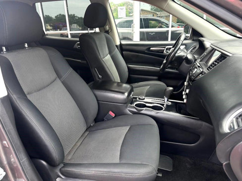 Used 2018 Nissan Pathfinder SV image 23
