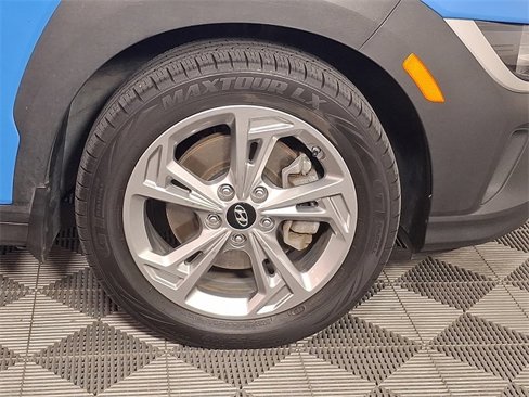 Used 2022 Hyundai Kona SEL w/ Winter Weather Package image 12