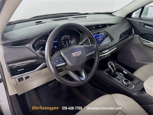 Used 2021 Cadillac XT4 Premium Luxury w/ Cold Weather Package image 9