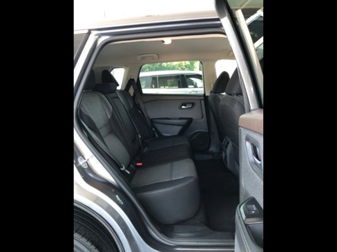 Used 2023 Nissan Rogue SV image 17