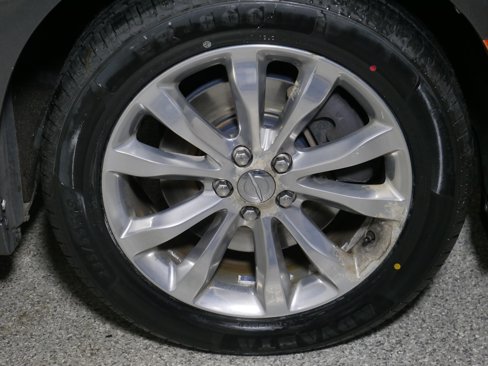 Used 2018 Chrysler 300 Touring image 15