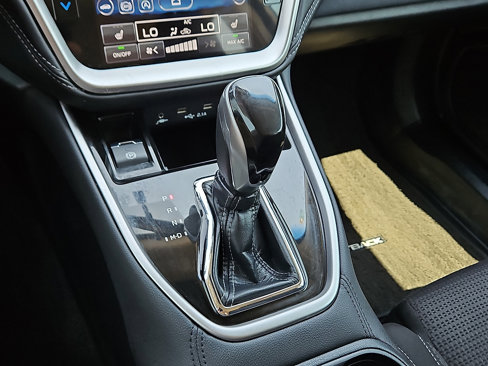Used 2022 Subaru Outback Premium image 15