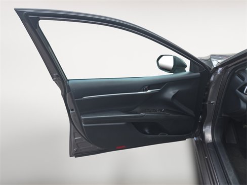 Used 2023 Toyota Camry SE image 10