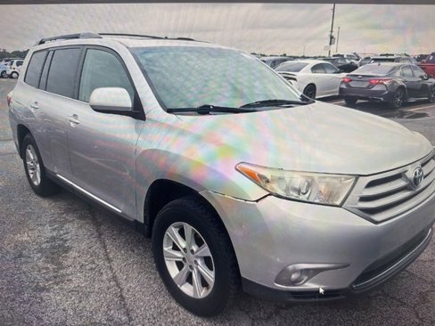 Used 2012 Toyota Highlander SE image 3