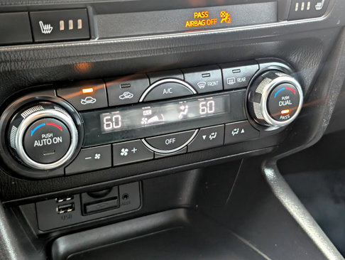 Used 2017 MAZDA MAZDA3 Touring image 26