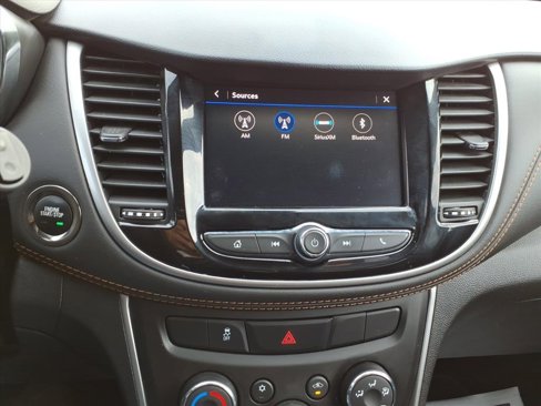 Used 2022 Chevrolet Trax LT w/ LT Convenience Package image 17