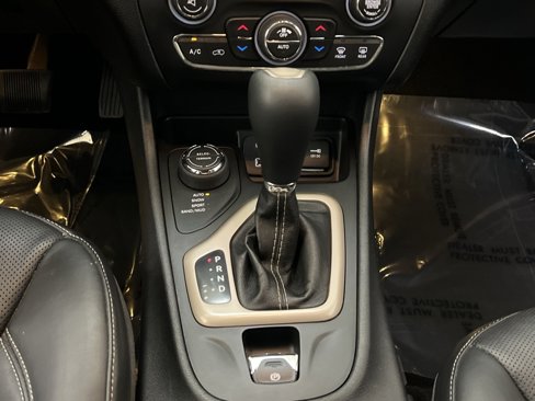 Used 2014 Jeep Cherokee Limited w/ Luxury Group image 20