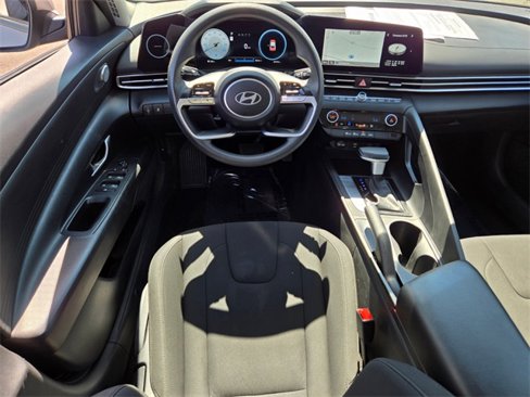 Used 2024 Hyundai Elantra SEL image 15