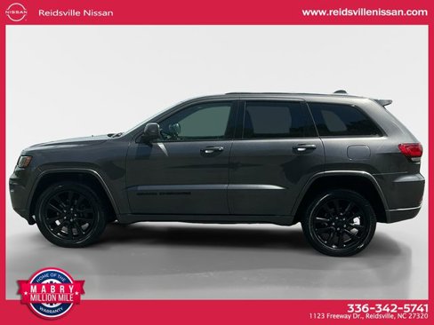 Used 2019 Jeep Grand Cherokee Altitude image 3