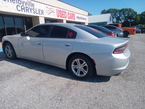 Used 2019 Dodge Charger SXT image 2